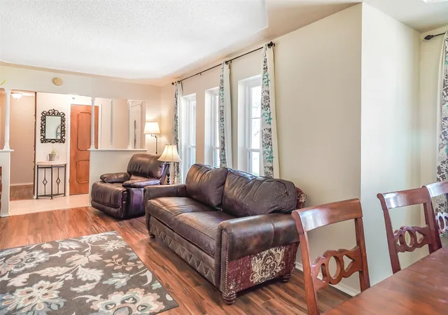 4th image of 1822 E Cedar Elm Dr, Arlington, TX 76012 | MLS# 21199647