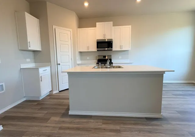 Photo 2 of Sale Pending at 909 Boll Weevil Dr, Cleburne, TX 76031 | MLS# 21198147 | Listing updated on 2026-08-27