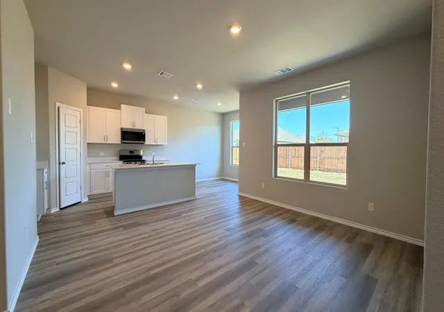 Photo 4 of Sale Pending at 909 Boll Weevil Dr, Cleburne, TX 76031 | MLS# 21198147 | Listing updated on 2026-08-27