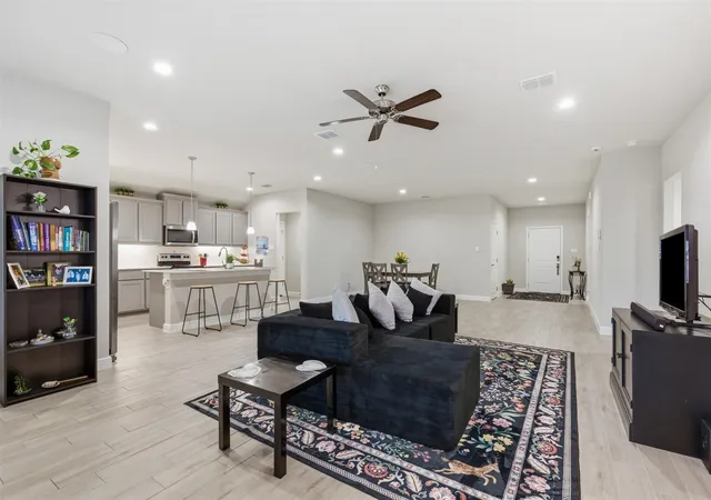 4th image of 333 Alice Harney Rd, Burleson, TX 76028 | MLS# 21199801