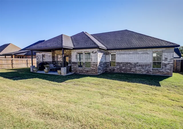 Homes for sale in Bridgeport, TX | 2205 Briarwood Dr, Bridgeport, TX 76426 | MLS# 21195058