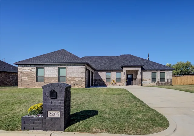 Homes for sale in Bridgeport, TX | 2205 Briarwood Dr, Bridgeport, TX 76426 | MLS# 21195058