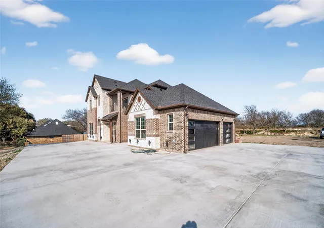 3rd image of 1530 S Houston School Rd, Lancaster, TX 75146 | MLS# 21198889