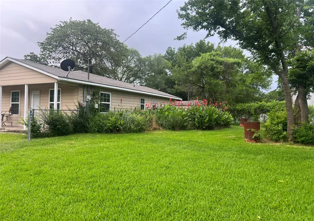 Homes for sale in Pottsboro, TX | 25 Erin Dr, Pottsboro, TX 75076 | MLS# 21200280