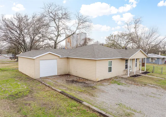 Homes for sale in Pottsboro, TX | 25 Erin Dr, Pottsboro, TX 75076 | MLS# 21200280