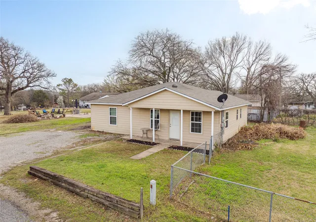 Homes for sale in Pottsboro, TX | 25 Erin Dr, Pottsboro, TX 75076 | MLS# 21200280