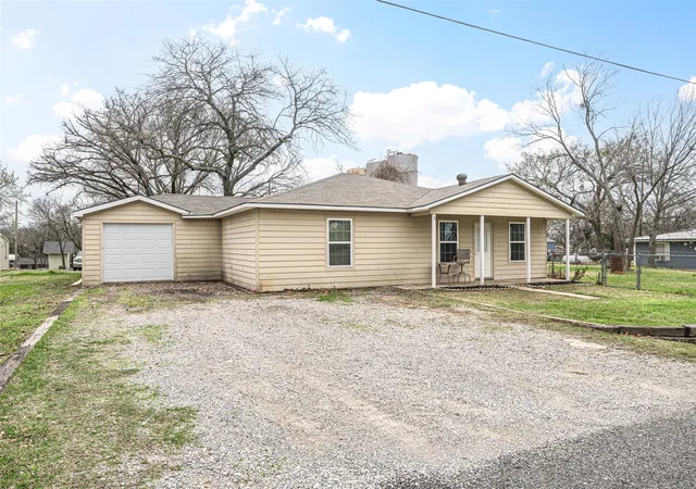 Homes for sale in Pottsboro, TX | 25 Erin Dr, Pottsboro, TX 75076 | MLS# 21200280