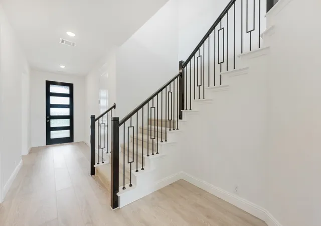 Photo 4 of Single family home for sale at 249 Fireberry Dr, Glenn Heights, TX 75154 | MLS# 21199357 | Listing updated on 2026-10-07
