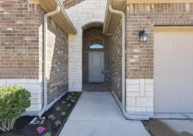 Photo 3 of Single family home for sale at 448 Regatta Ln, Azle, TX 76020 | MLS# 21198942 | Listing updated on 2026-08-26