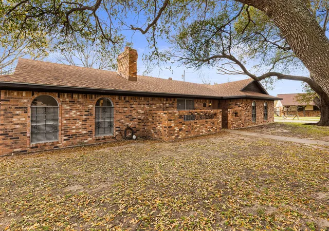 Photo 1 of Sale Pending at 918 Saint Charles Ct, Marlin, TX 76661 | MLS# 21200025 | Listing updated on 2026-07-15