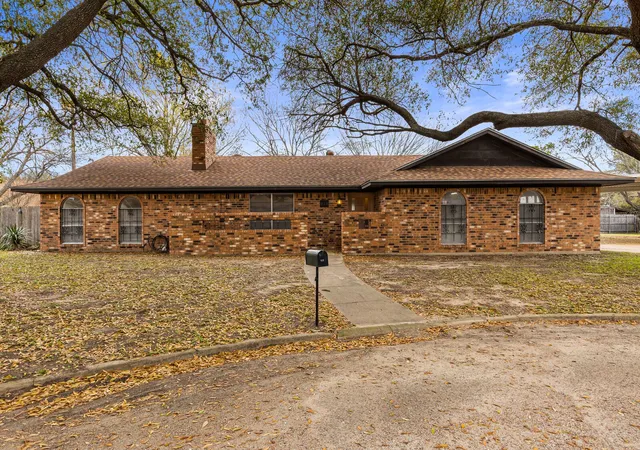 Photo 2 of Sale Pending at 918 Saint Charles Ct, Marlin, TX 76661 | MLS# 21200025 | Listing updated on 2026-07-15