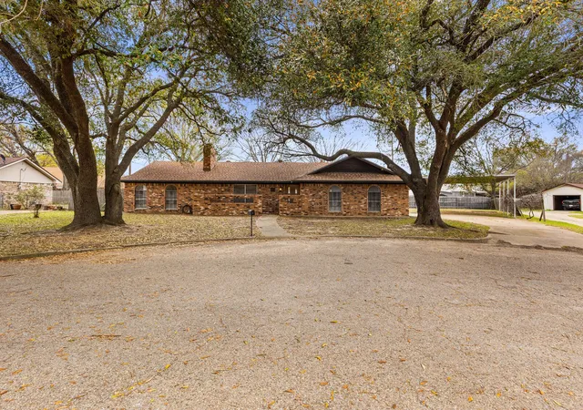 Photo 3 of Sale Pending at 918 Saint Charles Ct, Marlin, TX 76661 | MLS# 21200025 | Listing updated on 2026-07-15