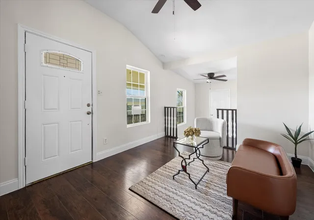Photo 4 of Single family home for sale at 508 Lois Cir, Granbury, TX 76049 | MLS# 21193376 | Listing updated on 2026-08-03