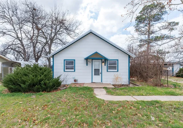 Homes for sale in Clyde, TX | 425 S 1st St W, Clyde, TX 79510 | MLS# 21200123