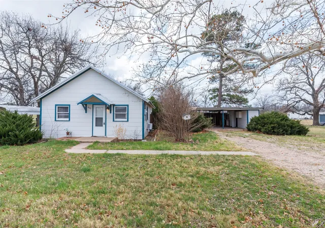 Homes for sale in Clyde, TX | 425 S 1St St W, Clyde, TX 79510 | MLS# 21200123