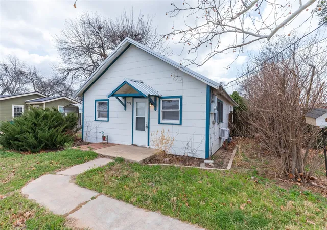 Homes for sale in Clyde, TX | 425 S 1St St W, Clyde, TX 79510 | MLS# 21200123