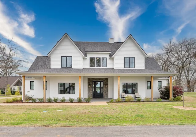 Photo 1 of Single family home for sale at 653 Enchanted Isles Dr, Mabank, TX 75156 | MLS# 21197137 | Listing updated on 2026-08-18