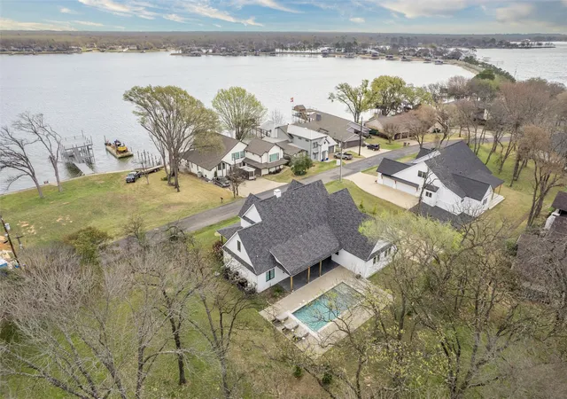 Photo 3 of Single family home for sale at 653 Enchanted Isles Dr, Mabank, TX 75156 | MLS# 21197137 | Listing updated on 2026-08-18