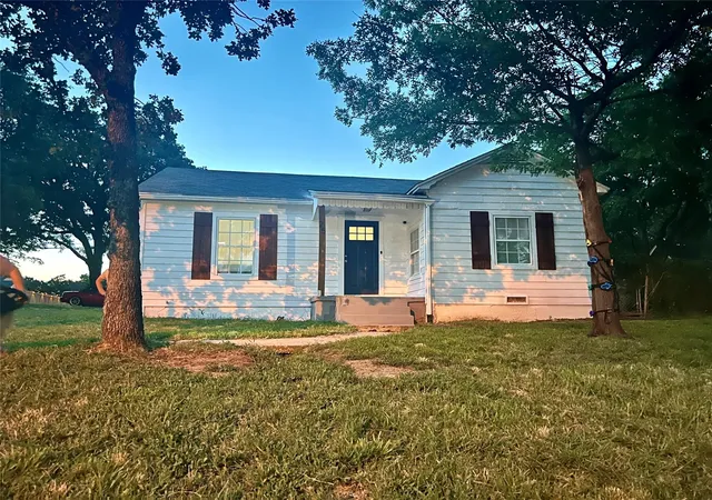 Photo 1 of Single family home for sale at 25 W Parnell St, Denison, TX 75020 | MLS# 21200665 | Listing updated on 2026-07-16