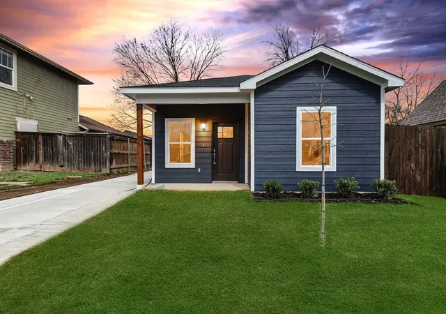 Photo 2 of Single family home for sale at 1005 E Tucker St, Fort Worth, TX 76104 | MLS# 21200805 | Listing updated on 2026-07-25