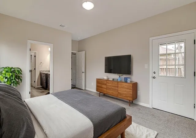Photo 4 of Single family home for sale at 1005 E Tucker St, Fort Worth, TX 76104 | MLS# 21200805 | Listing updated on 2026-07-25