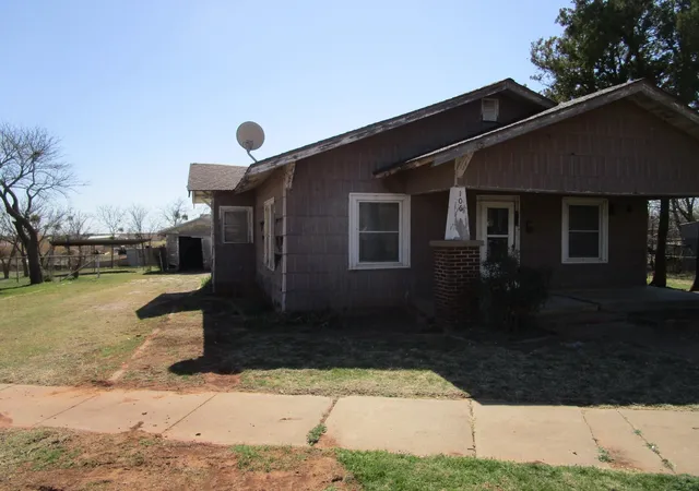 Homes for sale in Electra, TX | 106 E Magnolia Ave, Electra, TX 76360 | MLS# 21200838