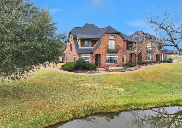 Homes for sale in Granbury, TX | 2200 Herons Nest Dr, Granbury, TX 76048 | MLS# 21200882