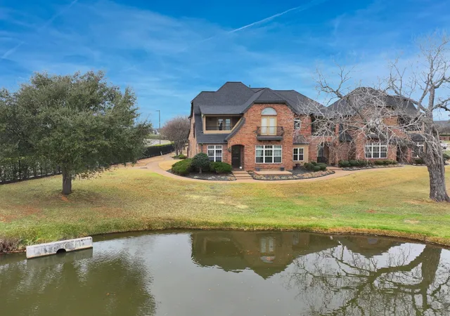 Homes for sale in Granbury, TX | 2200 Herons Nest Dr, Granbury, TX 76048 | MLS# 21200882