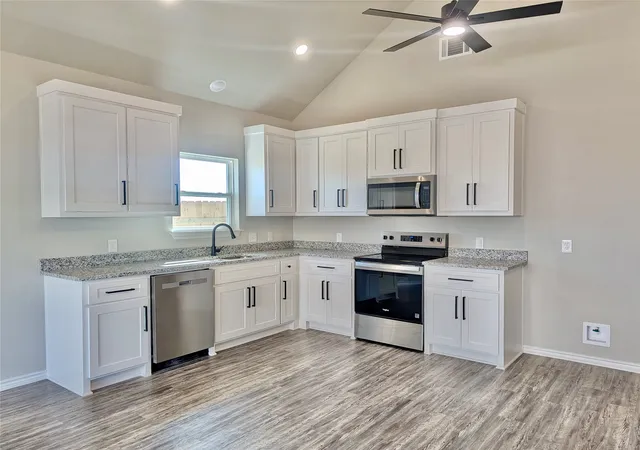 Photo 3 of Single family home for sale at 300 Rike Rd, Mabank, TX 75147 | MLS# 21201120 | Listing updated on 2026-08-31