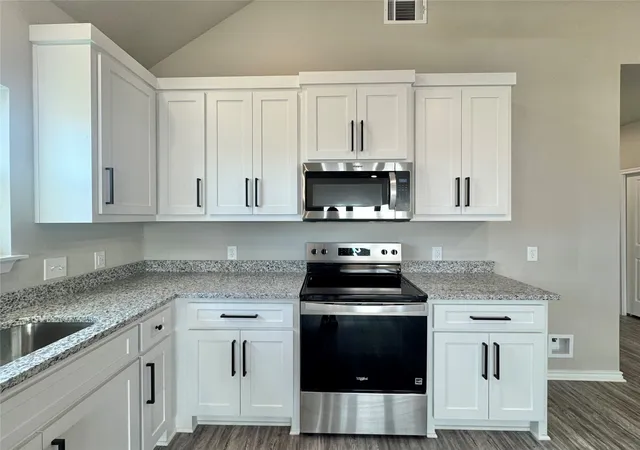 Photo 3 of Single family home for sale at 300 Rike Rd, Mabank, TX 75147 | MLS# 21201120 | Listing updated on 2026-08-31