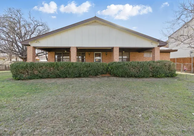 Photo 2 of Single family home for sale at 215 County Road 564, Eastland, TX 76448 | MLS# 21200273 | Listing updated on 2026-08-21