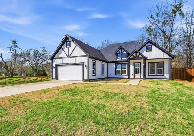 Photo 1 of Single family home for sale at 1110 Norris St, Commerce, TX 75428 | MLS# 21200902 | Listing updated on 2026-09-06