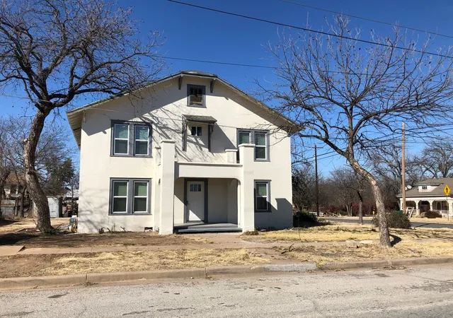 Homes for sale in Coleman, TX | 502 Cottonwood St, Coleman, TX 76834 | MLS# 21198583