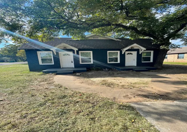Photo 1 of Multi family home for sale at 516 S Nueces, Coleman, TX | MLS# 21201256 | Listing updated on 2026-09-30