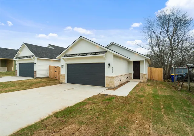 Homes for sale in Hillsboro, TX | 408 Matthew St, Hillsboro, TX 76645 | MLS# 21201265