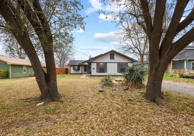Homes for sale in Pottsboro, TX | 412 Main St, Pottsboro, TX 75076 | MLS# 21201326