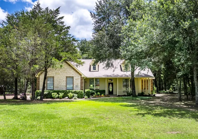 Homes for sale in Post Oak Bend, TX | 1176 Country Bend Dr, Post Oak Bend, TX 75142 | MLS# 21201346