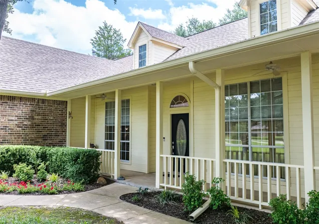 Photo 2 of Sale Pending at 1176 Country Bend Dr, Kaufman, TX 75142 | MLS# 21201346 | Listing updated on 2026-07-24
