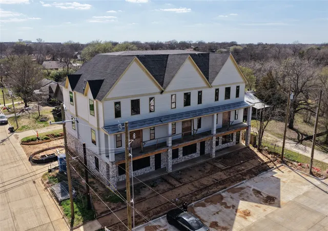 Photo 2 of Townhouse for sale at 299 301 303 W Oak St, Mansfield, TX 76063 | MLS# 21199227 | Listing updated on 2026-07-24
