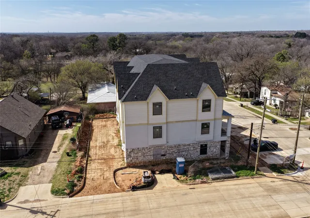 Photo 4 of Townhouse for sale at 299 301 303 W Oak St, Mansfield, TX 76063 | MLS# 21199227 | Listing updated on 2026-07-24