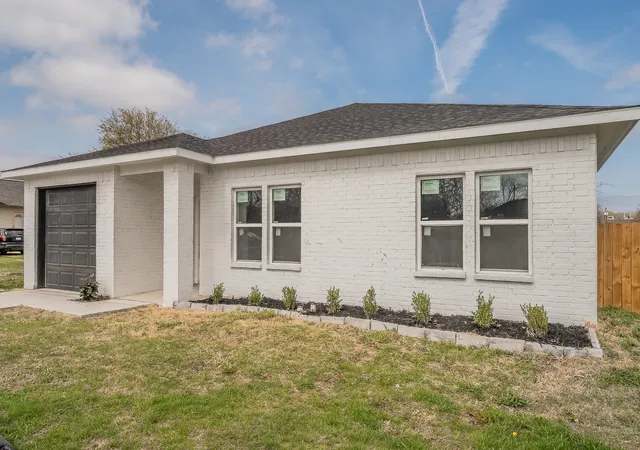 Photo 3 of Single family home for sale at 3934 Lee St, Greenville, TX 75401 | MLS# 21201449 | Listing updated on 2026-07-21