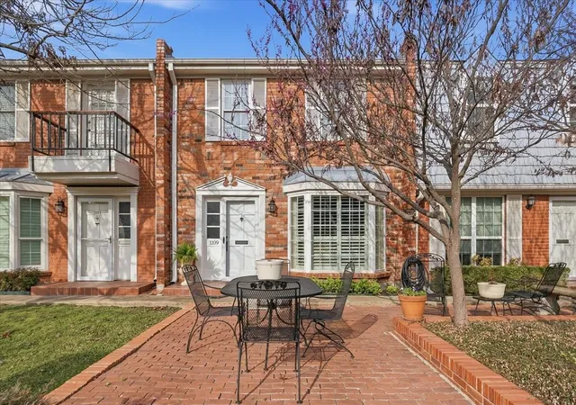 1st image of 1109 Roaring Springs Rd #1109, Fort Worth, TX 76114 | MLS# 21189265