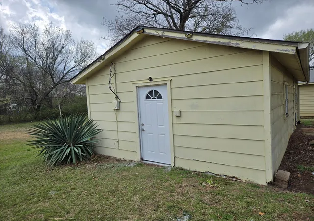 Homes for sale in Bells, TX | 404 S Pecan St, Bells, TX 75414 | MLS# 21201520