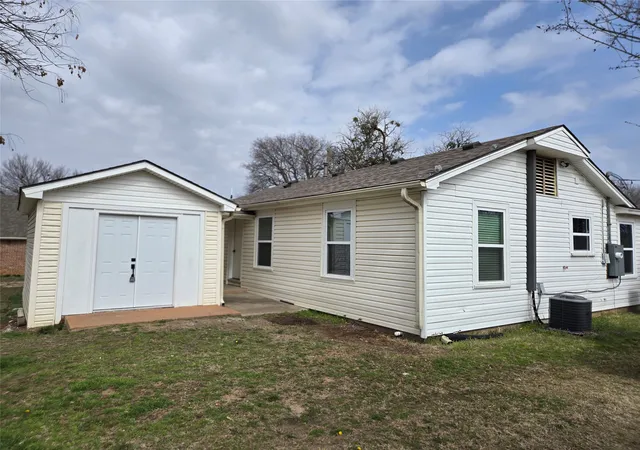 Homes for sale in Bells, TX | 404 S Pecan St, Bells, TX 75414 | MLS# 21201520