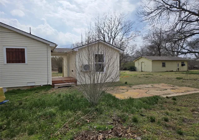 Homes for sale in Bells, TX | 404 S Pecan St, Bells, TX 75414 | MLS# 21201520