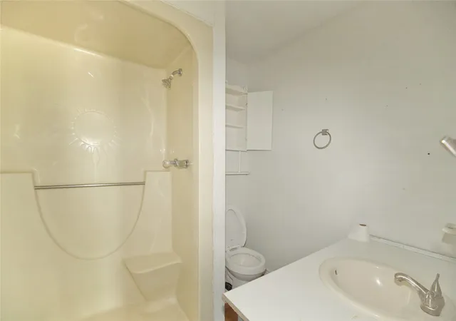 Photo 3 of Single family home for sale at 1429 S Elm, Sherman, TX 75090 | MLS# 21198367 | Listing updated on 2026-08-31