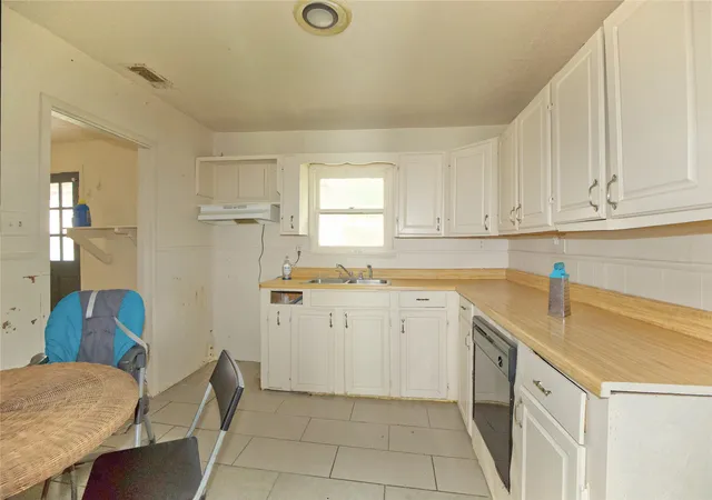 Photo 4 of Single family home for sale at 1429 S Elm, Sherman, TX 75090 | MLS# 21198367 | Listing updated on 2026-08-31