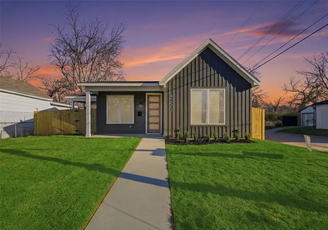 Photo 1 of Single family home for sale at 4222 Copeland St, Dallas, TX 75210 | MLS# 21199517 | Listing updated on 2026-09-21