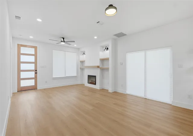 Photo 2 of Single family home for sale at 4222 Copeland St, Dallas, TX 75210 | MLS# 21199517 | Listing updated on 2026-09-21