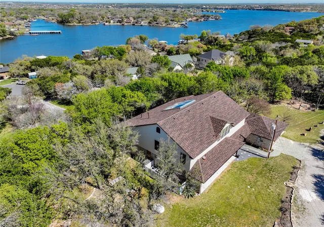 Photo 2 of Single family home for sale at 1501 S Chisholm Trl, Granbury, TX 76048 | MLS# 21147819 | Listing updated on 2026-09-30